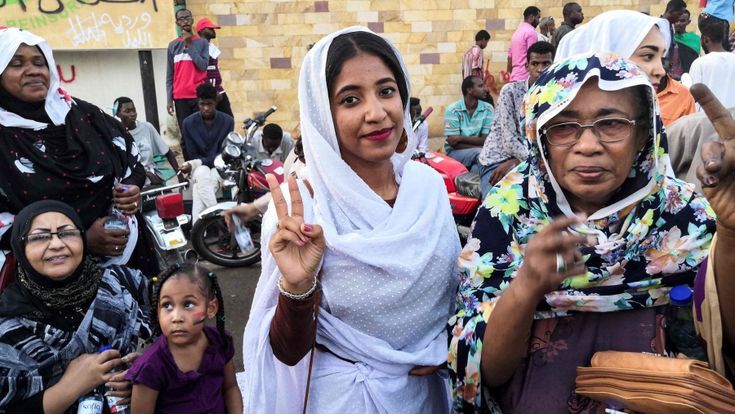 Alaa Salah, l’eroina della rivoluzione: “Le donne salveranno il nostro Sudan”