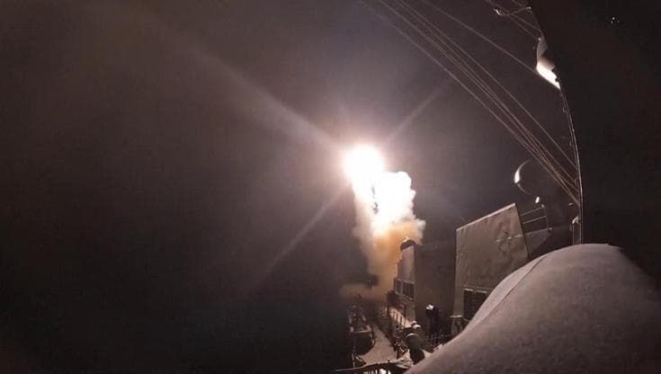 Iran, lampi nella notte: Comando Usa diffonde i video dei nuovi attacchi contro obiettivi militari