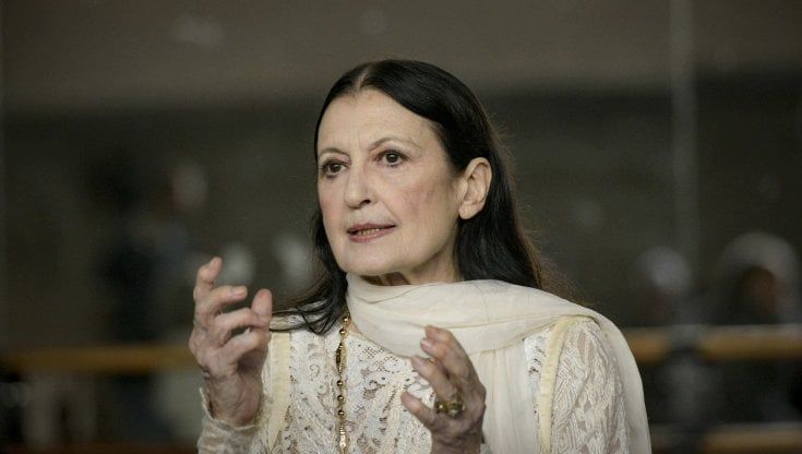 Carla Fracci: "Farò il vaccino anti-Covid il prima possibile. E spero che gli scettici si ricredano, è importante per tutti"