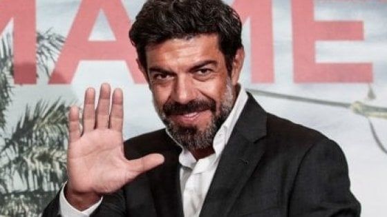 Favino dona il sangue e invita a farlo: "Questo si può fare"