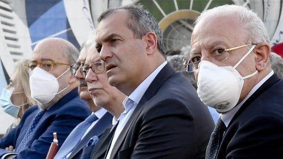 Coronavirus, de Magistris: "De Luca ha alzato bandiera bianca"