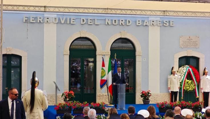 Decaro a Andria per la cerimonia sul disastro dei treni: “Sui binari unici il divario Nord-Sud”