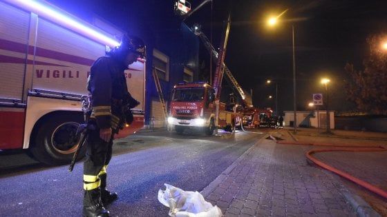 Lanterne cinesi incubo dei pompieri, nella notte di capodanno tre gli incendi nel Milanese