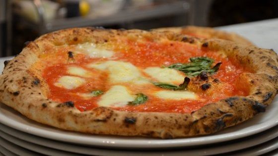 Bordo alto e ingredienti di piccoli produttori, ecco le pizze di Verace Sudd