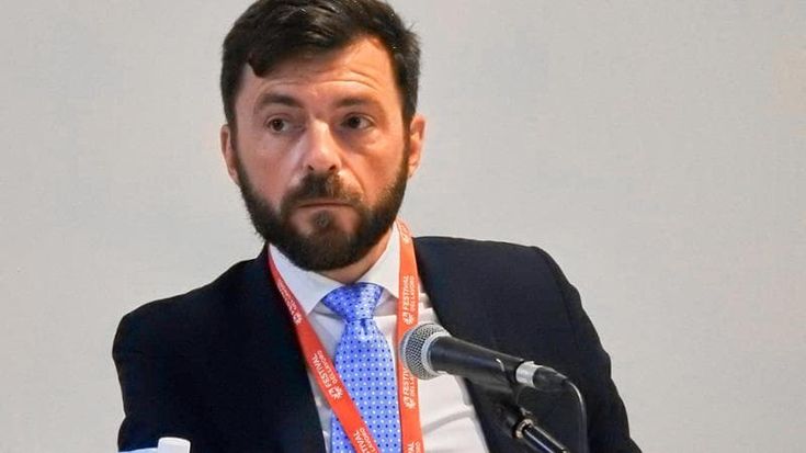 Salario minimo, l’offerta della destra: “Ora non votiamo, se ne parla a settembre”. Ma l’opposizione replica: “Nessun rinvio”