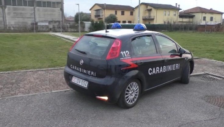 Una sedicenne denuncia di essere stata vittima di violenza sessuale in treno