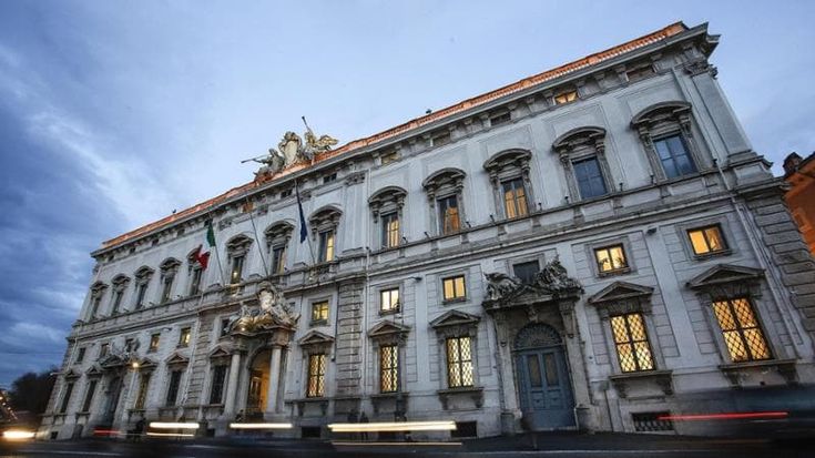 Pensioni non rivalutate, nuovo caso alla Consulta. Allo studio del governo Meloni altri tagli
