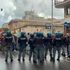 Centri sociali e Forza Nuova in piazza a Palermo, scontri con le forze dell’ordine