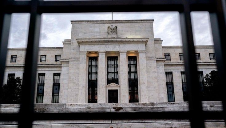 Le Borse di oggi, 26 gennaio. La Fed svela le carte sui tassi, i mercati appesi a quanto Powell sarà "falco". Il Brent sfonda i 90 dollari