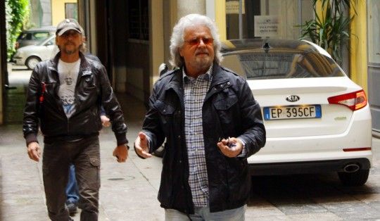Europee, Grillo sul blog: "Italia di pensionati che non vogliono cambiare". E cita De Andr&egrave;: "Verremo alle vostre porte"