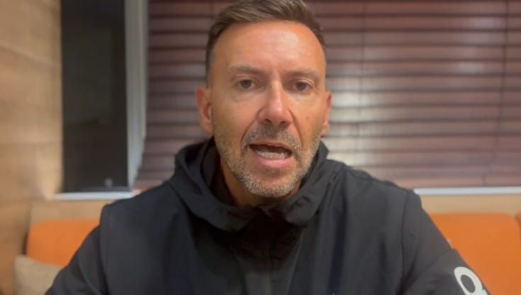 Chirurgo napoletano bloccato a Giacarta per eruzione Krakatoa: “Non sappiamo quando ripartiremo”