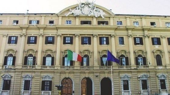Asta Btp, tassi in netta crescita. Lo spread sale a 285 punti base. Timori per l'Argentina 