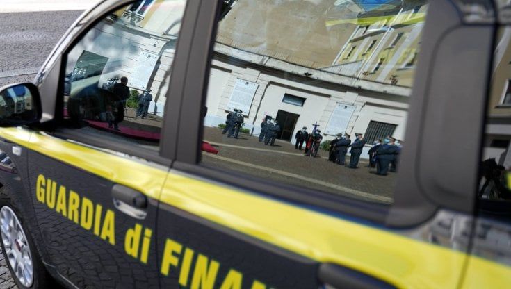  Bancarotta fraudolenta:'buco' da 50 milioni,  a Salerno ai domiciliari fratelli imprenditori del settore della grande distribuzione a