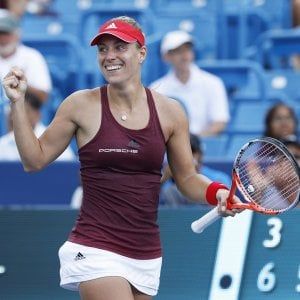 Tennis, Cincinnati: Kerber vola in finale, è a un passo dal trono mondiale