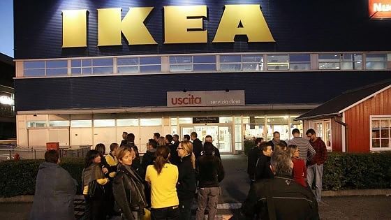 Ikea Italia disdetta il contratto, i dipendenti scioperano