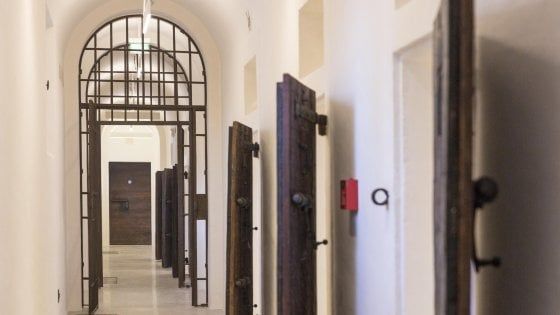 Il carcere che dimentica l'uomo e la politica senza coraggio