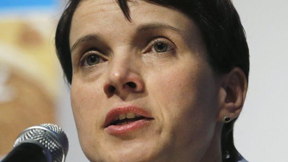 Germania,  la valanga della destra anti-immigrati. Petry: "Chiudiamo ai profughi, l'Europa è in pericolo"