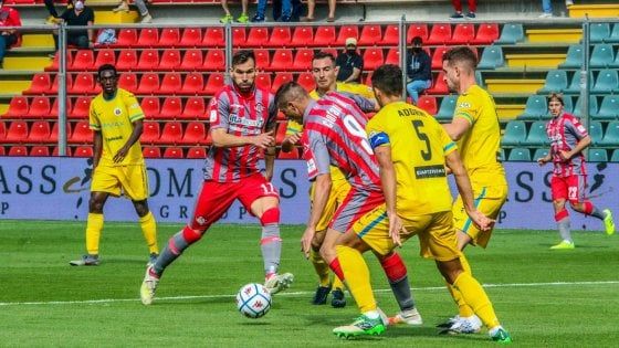 Serie B: tifosi senza mascherina, la Cremonese "richiude" lo stadio