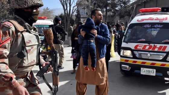 Pakistan, attacco a chiesa metodista di Quetta: nove morti, decine di feriti. Isis rivendica