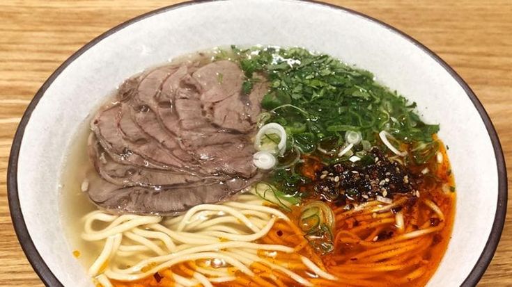 Tutti pazzi per il ramen, la zuppa non solo giapponese che sta scalzando il sushi