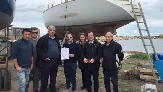 Migranti, Pachino: la barca degli scafisti ora forma giovani velisti   