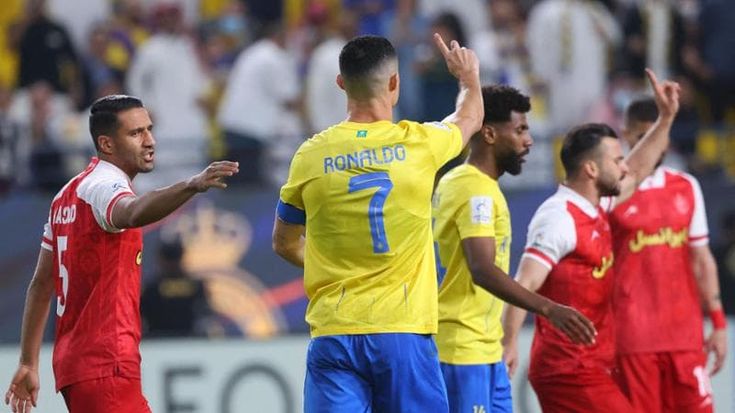 Cristiano Ronaldo rinuncia a un rigore con l’Al Nassr: “Non è fallo”. Ma l’arbitro non si fida: “Deve dirlo Var”. Il video