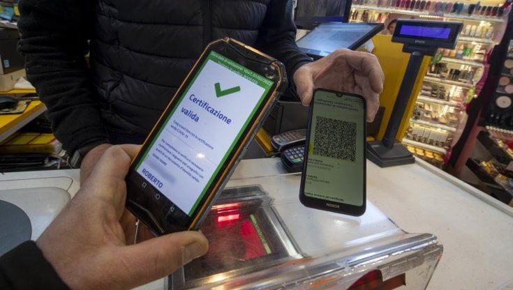 Green Pass rafforzato per gli over 50: via libera della Camera con 189 sì, Lega si astiene