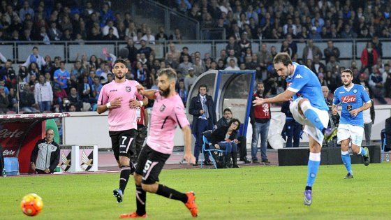 Napoli-Palermo 2-0: azzurri inarrestabili, rosanero mai in gara