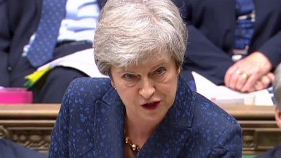 Zero emissioni entro il 2050: il piano di Theresa May per la Gran Bretagna