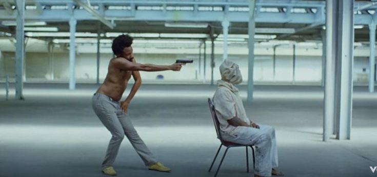 Childish Gambino, rap e stragi nel video di 'This is America'