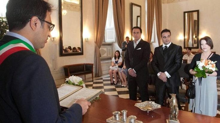 L’amore cambia ritmo, crescono le unioni civili ma anche i divorzi. E il Comune va in affanno