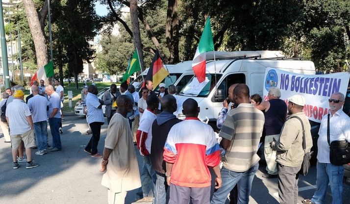 Brignole, mercati in sciopero, la protesta degli ambulanti  