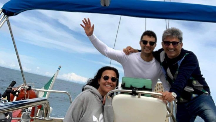'Una figlia di nome Bari', coppia californiana omaggia la città: "Qui ci siamo fidanzati a bordo di una barca a vela"