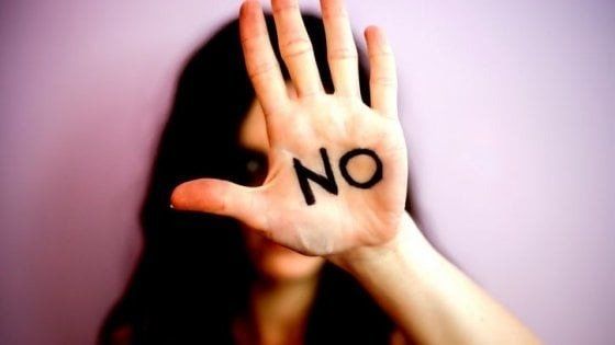 Coronavirus, i centri antiviolenza: "Le donne non riescono a chiederci aiuto. E noi siamo senza fondi"