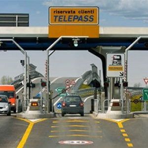 Telepass raddoppia il canone senza consenso, arriva la multa Antitrust