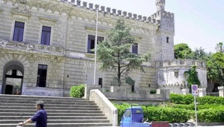 Molesta la collega con mail a sfondo sessuale, dipendente comunale di Nardò denunciato per stalking