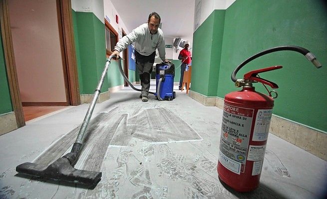 Tagli alle coop, scuole a rischio<br />"Sporche e senza vigilanza"