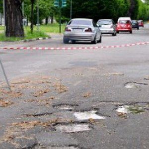 Elezioni, il problema delle buche stradali sta a cuore solo a Fassino