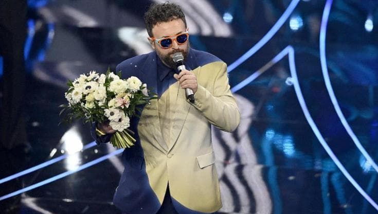 Dargen D'amico dopo il 'cessate il fuoco': "Non volevo essere politico, era un messaggio d'amore" 