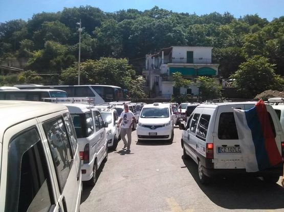 Ischia, tassisti in marcia per protesta