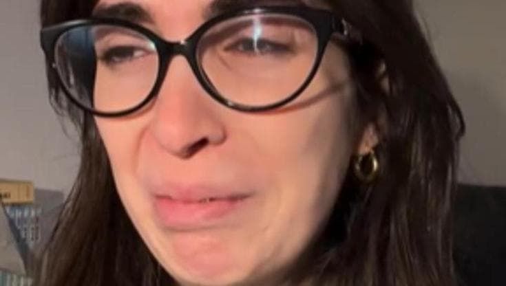 "Uno sconosciuto mi ha detto che gli facevo schifo": la denuncia in lacrime di Fumettibrutti