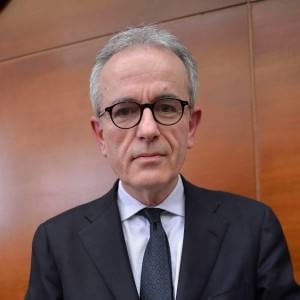 La Bce avverte le banche: "Basta intrecci con lo Stato, cautela sui titoli pubblici"