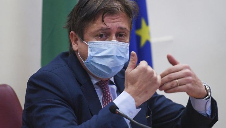 Finale Euro 2020, Sileri: "Serve obbligo mascherina nelle piazze con maxischermo", Miozzo: "I contagi aumenteranno tra i giovani"