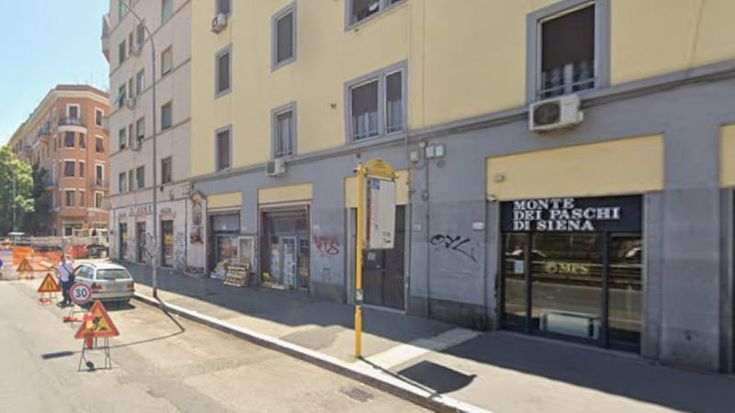 Torpignattara, il colpo in banca è un flop: rapinatore fermato mentre cerca di bloccare il direttore