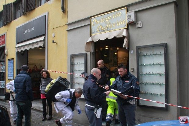 Rapina nella gioielleria in via del Proconsolo