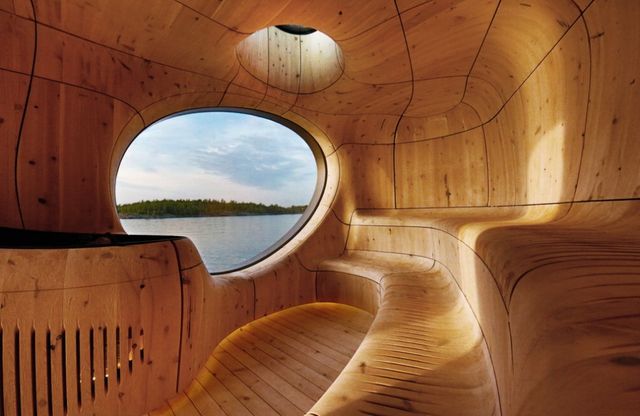 Canada, la sauna &egrave; una grotta di legno che si affaccia sul lago
