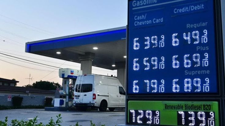 L'ultima beffa della guerra di Trump: gli Usa sono il Paese in cui la benzina è cresciuta di più