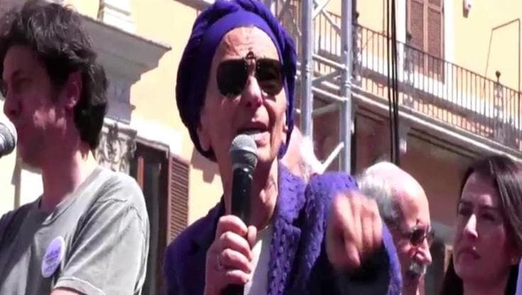 Addio a Emma Bonino, quando ai funerali di Pannella diceva: "Certi omaggi postumi puzzano di ipocrisia"