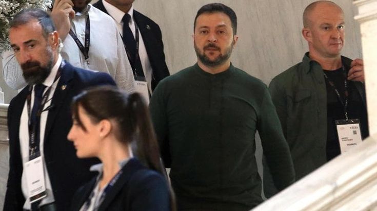 Zelensky in intervista a Cernobbio: “Lavoro a una roadmap per il cessate il fuoco da presentare a Biden e Harris a novembre”