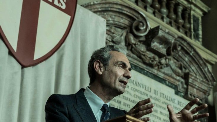 Fabrizio Gifuni è Aldo Moro in 'Esterno notte': "Una luce che scava nelle verità nascoste dalla Storia"
